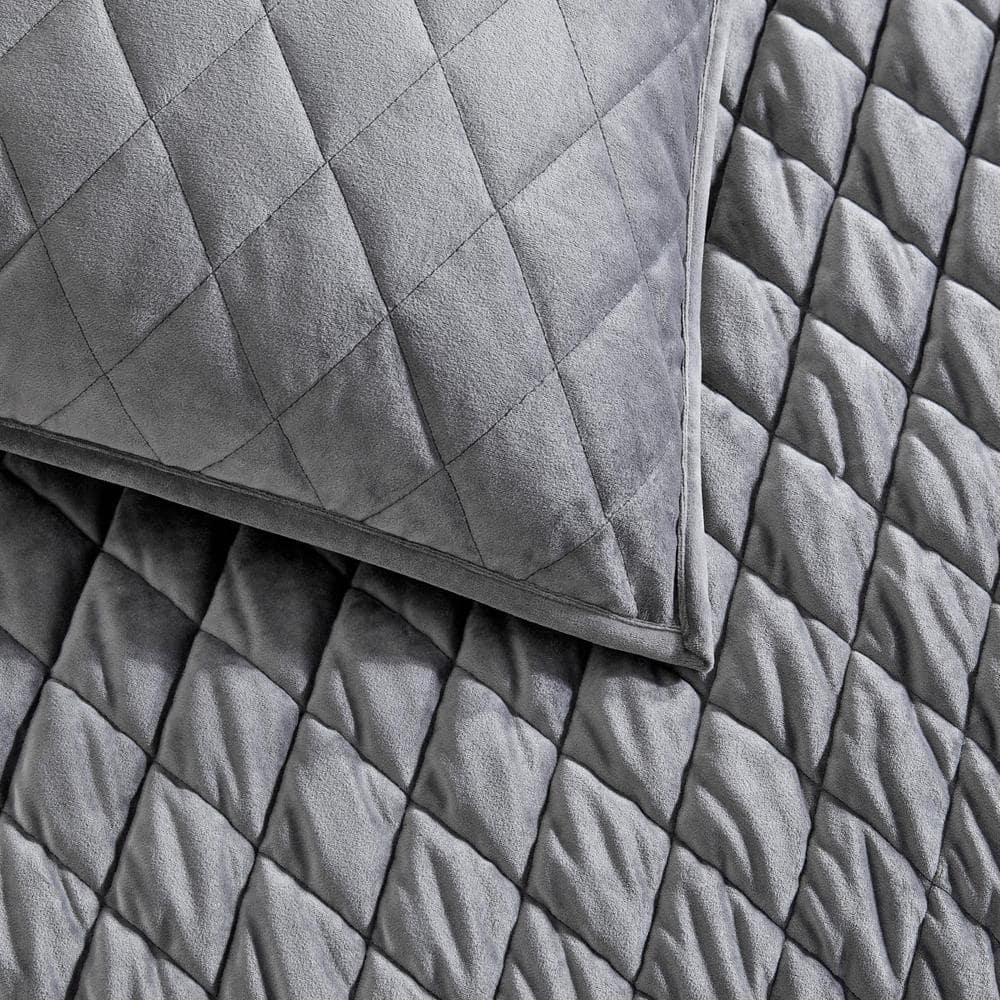 Vera Wang Vera Wang Diamond Velvet Quilt Set