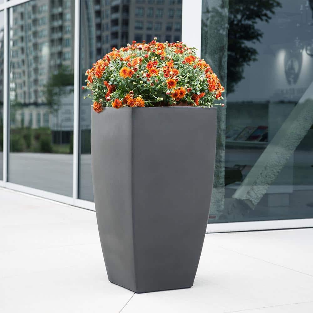 Mayne Inc. Vernamae  Resin Pot Planter With Water Reservoir