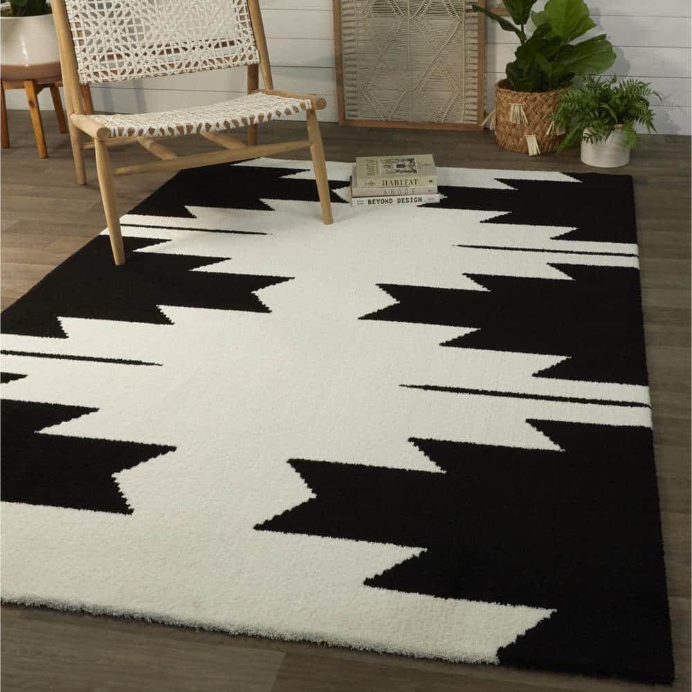 Nicholas Black 3 ft. x 7 ft. Medallion Runner Rug