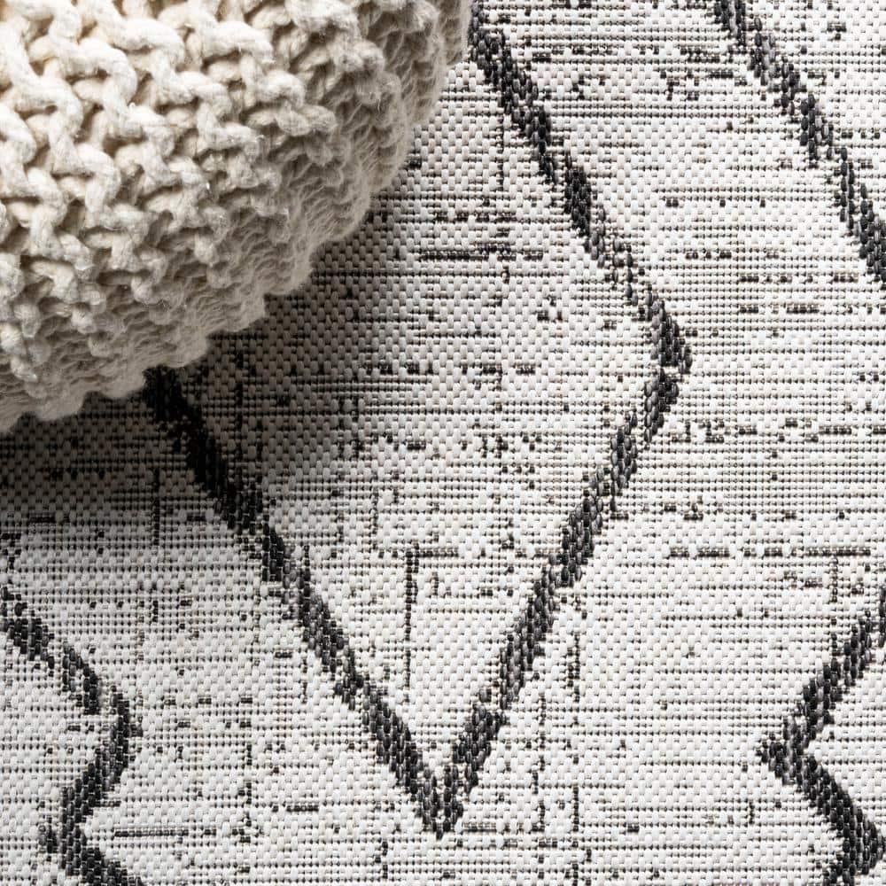 3'x5' Carwa  Diamond Trellis Indoor/Outdoor Area Rug, Ivory/Black - JONATHAN Y
