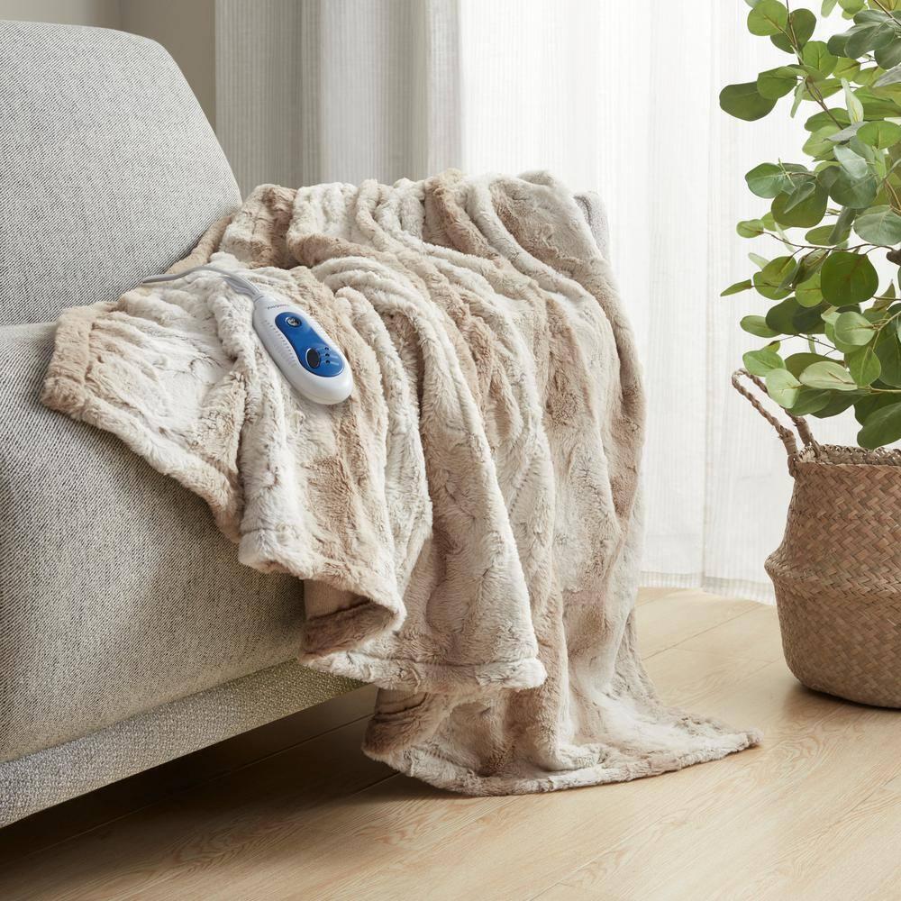 Beautyrest Beautyrest Zuri Oversized Heated Faux Fur Throw