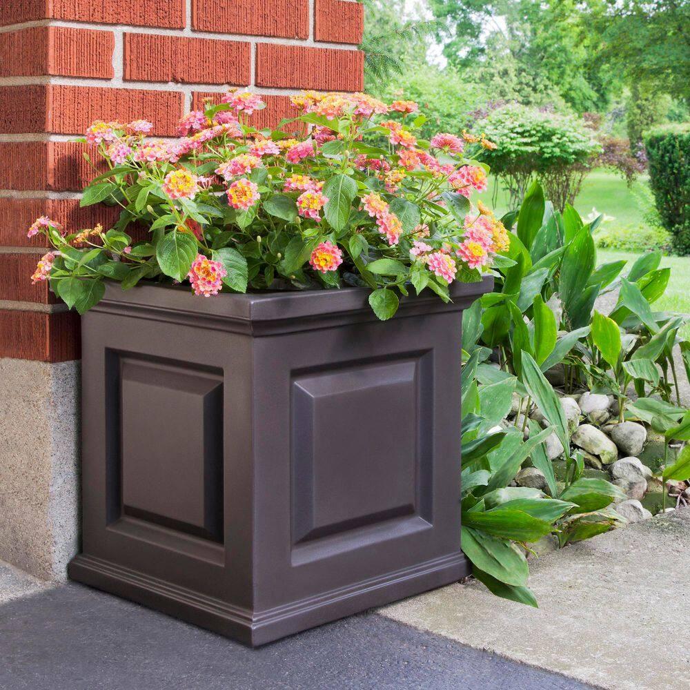 Mayne Inc. Nantucket Square Resin Planter Box with Water Reservoir