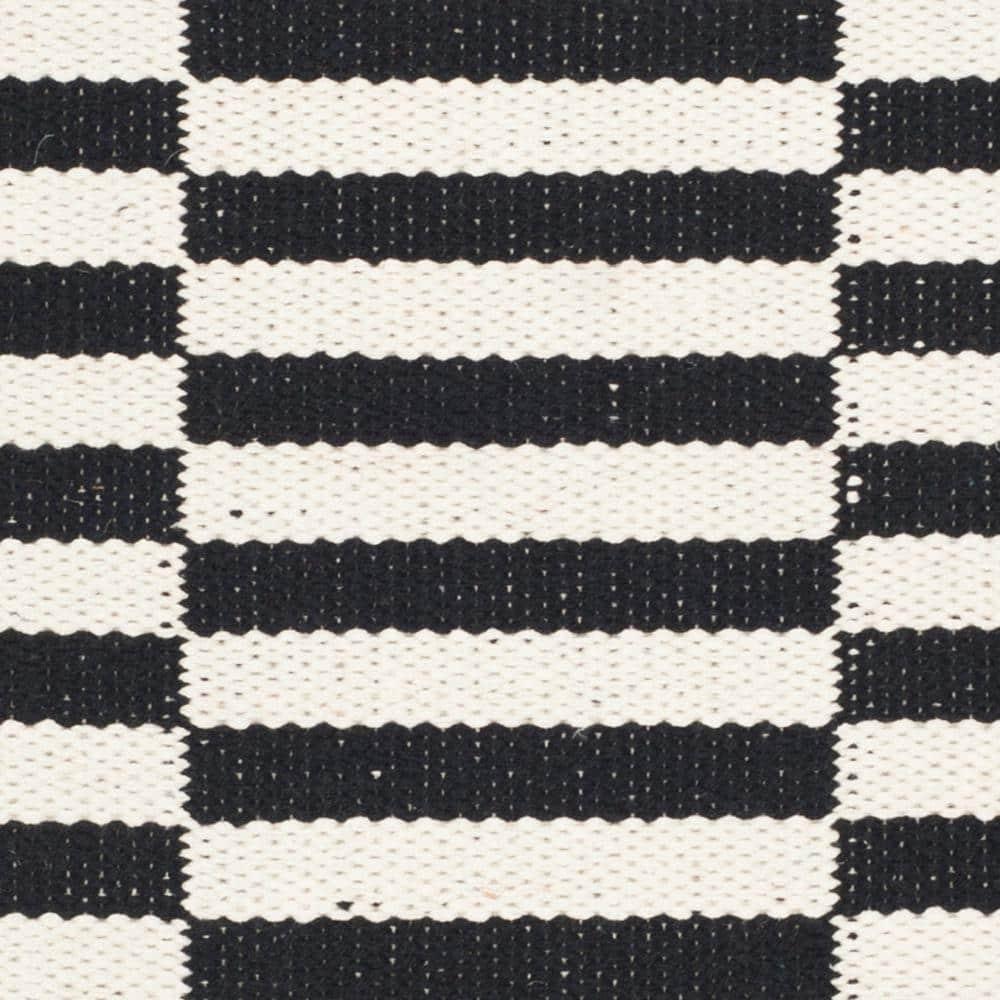 Montauk MTK715 Hand Woven Indoor Accent Rug - Ivory/Black - 2'6"x4' - Safavieh