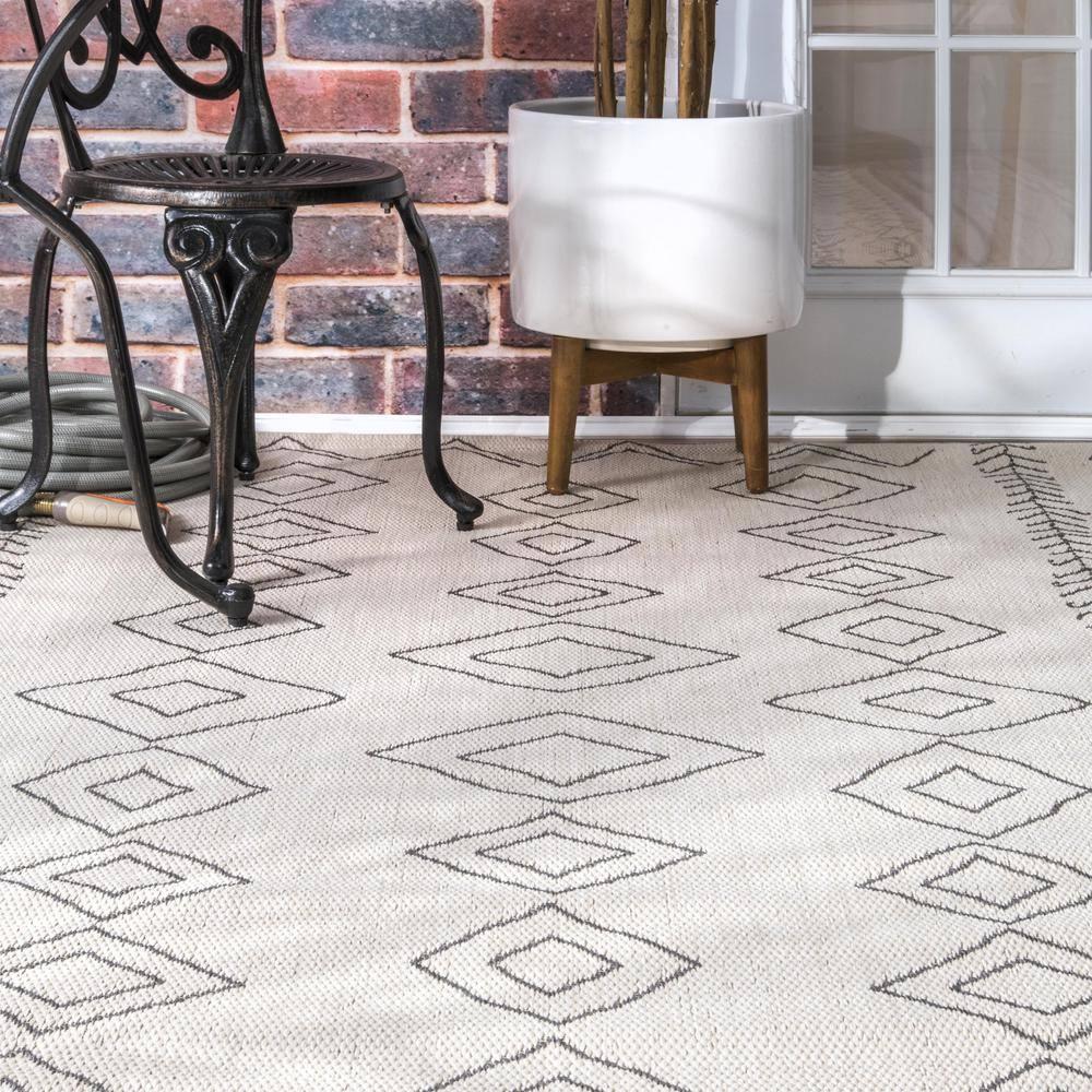 Ezri Diamond Indoor/Outdoor Area Rug for Living Room Patio Deck Front Porch Kitchen, Ivory/Dark Grey