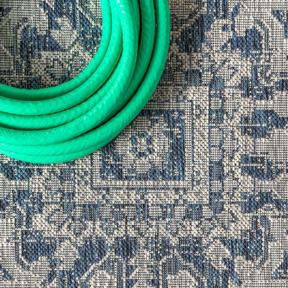 JONATHAN Y Estrella Bohemian Medallion Textured Weave Navy/Gray 9' Round Indoor/Outdoor Area Rug