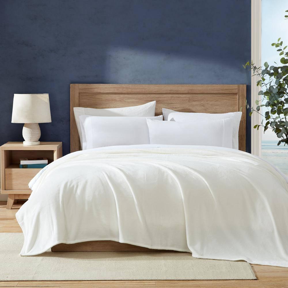 Nautica Nautica Solid Ultra Soft Plush Fleece Blanket