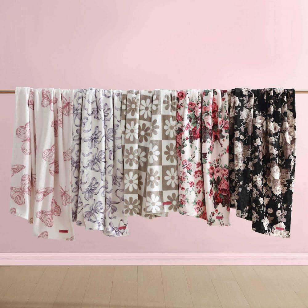 Betsey Johnson Hotel Signature Betsey Johnson Printed Ultra Soft Plush Fleece Blankets