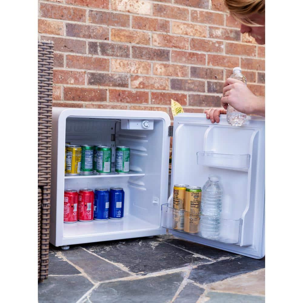 Magic Chef Magic Chef Retro 1.6 Cubic Feet Portable Mini Fridge