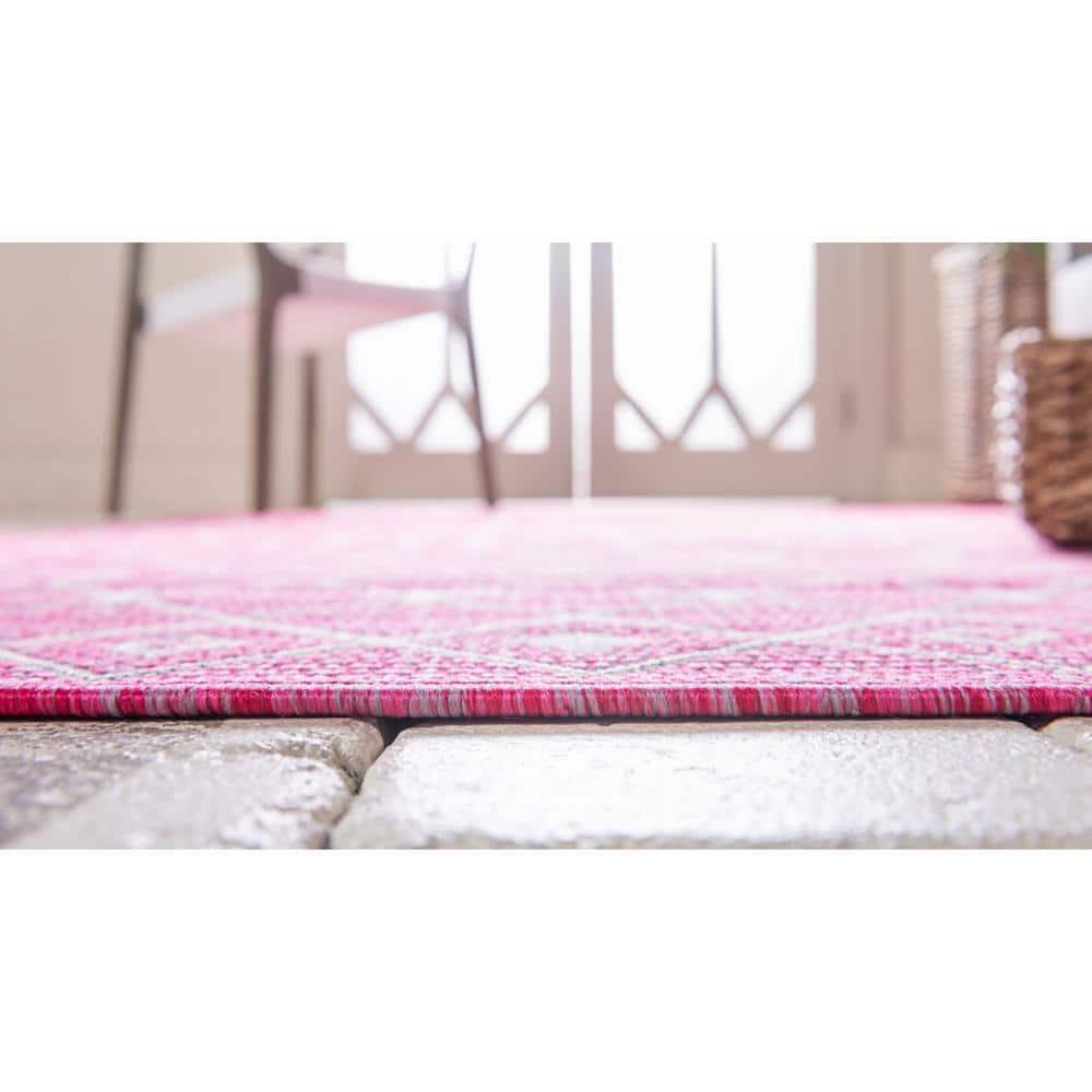 Unique Loom 5' 1 x 8' 0 Rectangle Indoor/Outdoor Trellis Fuschia Area Rug