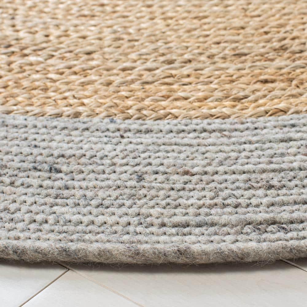Braided BRD910 Hand Woven Indoor Area Rug - Silver/Natural - 5' Round - Safavieh