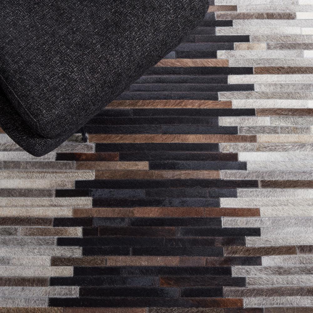 SAFAVIEH Studio Leather Collection Runner Rug - 7' Runner, Grey & Brown, Modern Design, Ideal for High Traffic Areas in Hallway, Bathroom & Kitchen (STL818F-27)