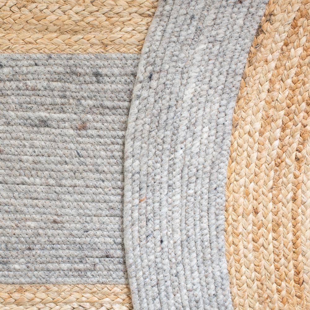 Braided BRD910 Hand Woven Indoor Area Rug - Silver/Natural - 5' Round - Safavieh