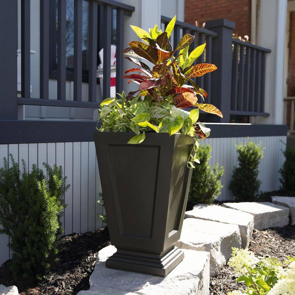 Mayne Inc. Aberdeen 25" Tall Planter