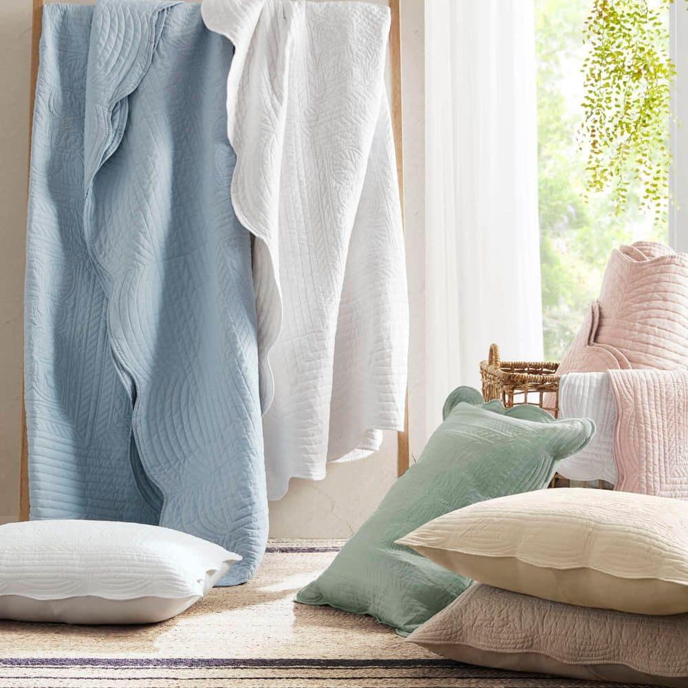 Tuscany Scalloped Edge Quilt Set