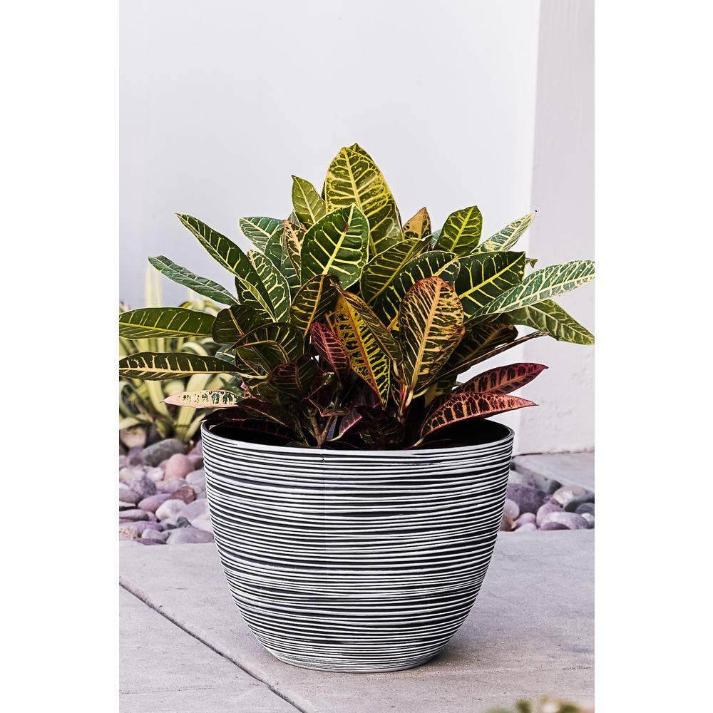 Xbrand Modern Nested Round Textured Pot Planter, Set of 3, 12 Inch Tall, White