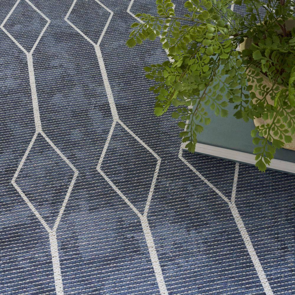 Pymble Geometric Machine Washable Area Rug in Navy Blue