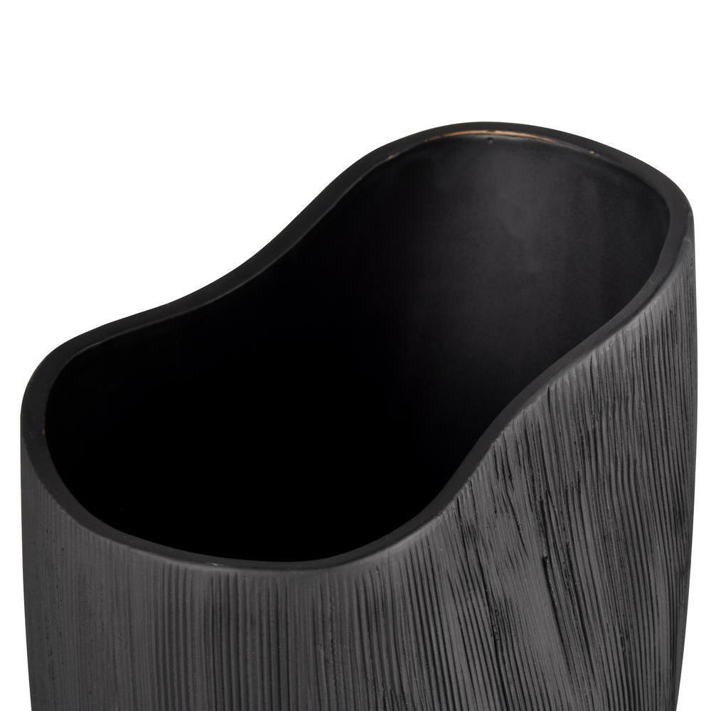 Elk Home Scribing Contemporary Vase in Black Finish