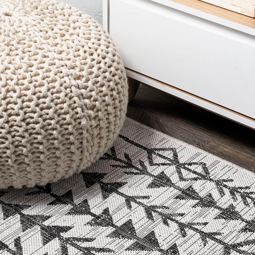 4'x6' Tokay Bohemian Geometric Indoor/Outdoor Area Rug, Ivory/Black - JONATHAN Y