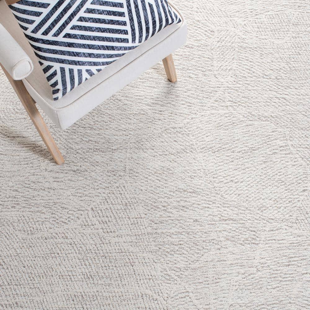 SAFAVIEH Metro Patricia Distressed Area Rug, Natural/Ivory, 2' x 3'