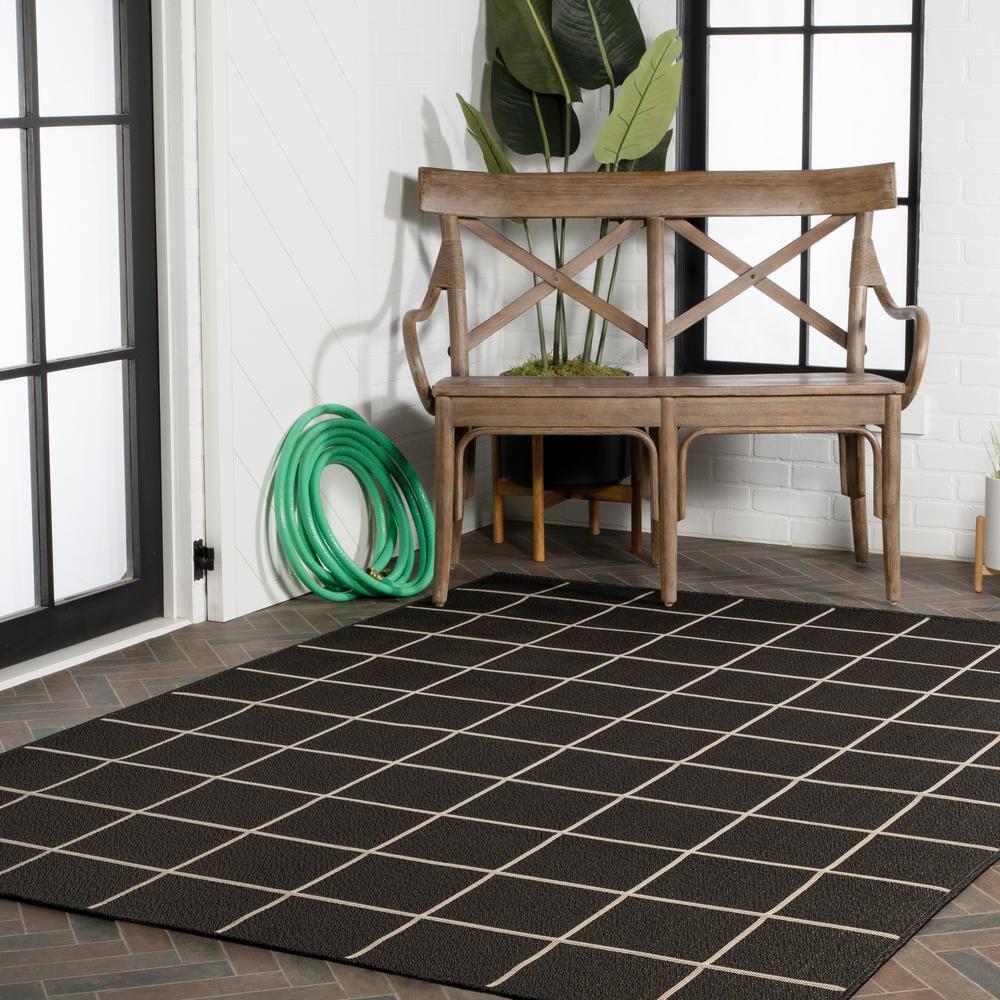 4' x 6' Grid Modern Squares Indoor/Outdoor Area Rug, Black/Cream - JONATHAN Y