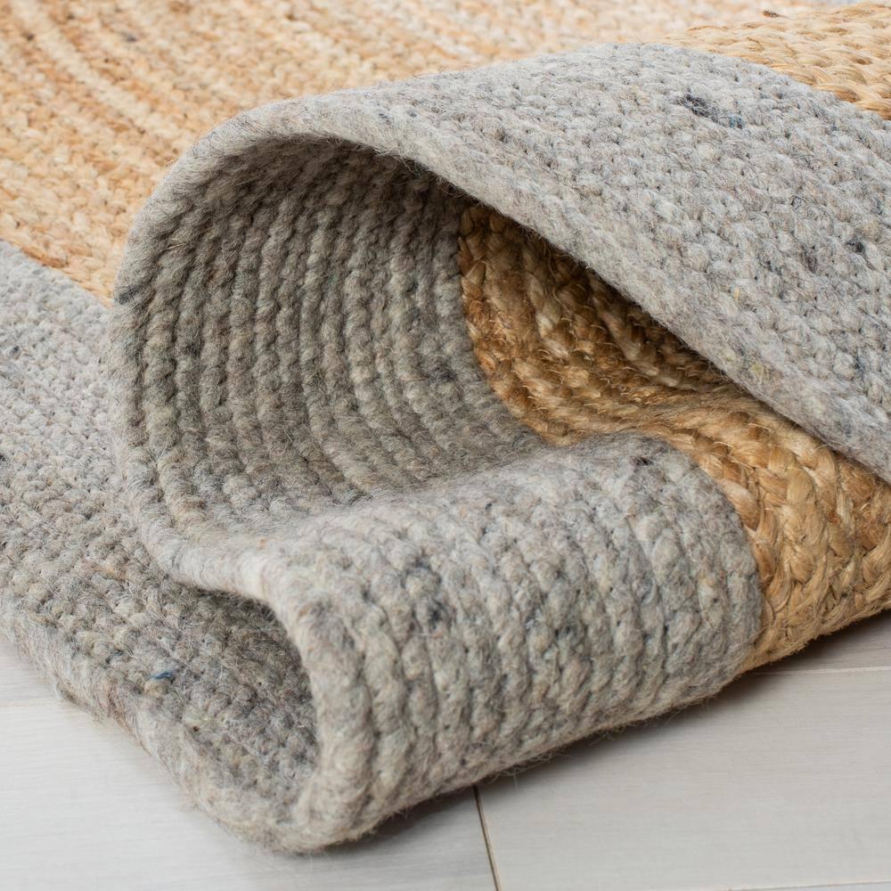 Braided BRD910 Hand Woven Indoor Area Rug - Silver/Natural - 5' Round - Safavieh