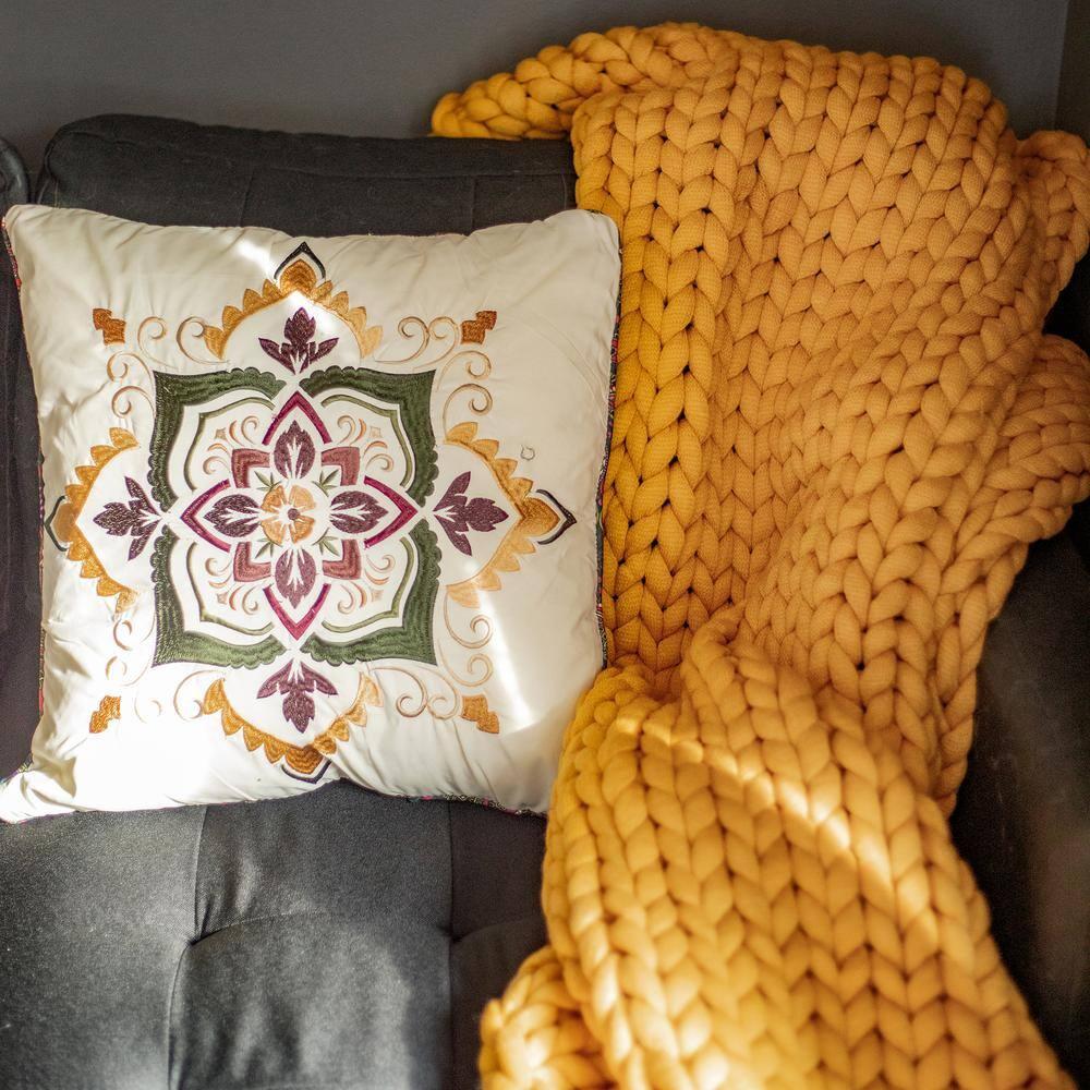 Donna Sharp Chunky Knit Gold Contemporary Decorative Throw Blanket with Over-Sized Loop Pattern