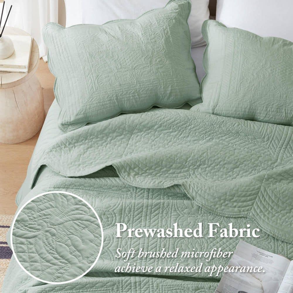 Tuscany Scalloped Edge Quilt Set