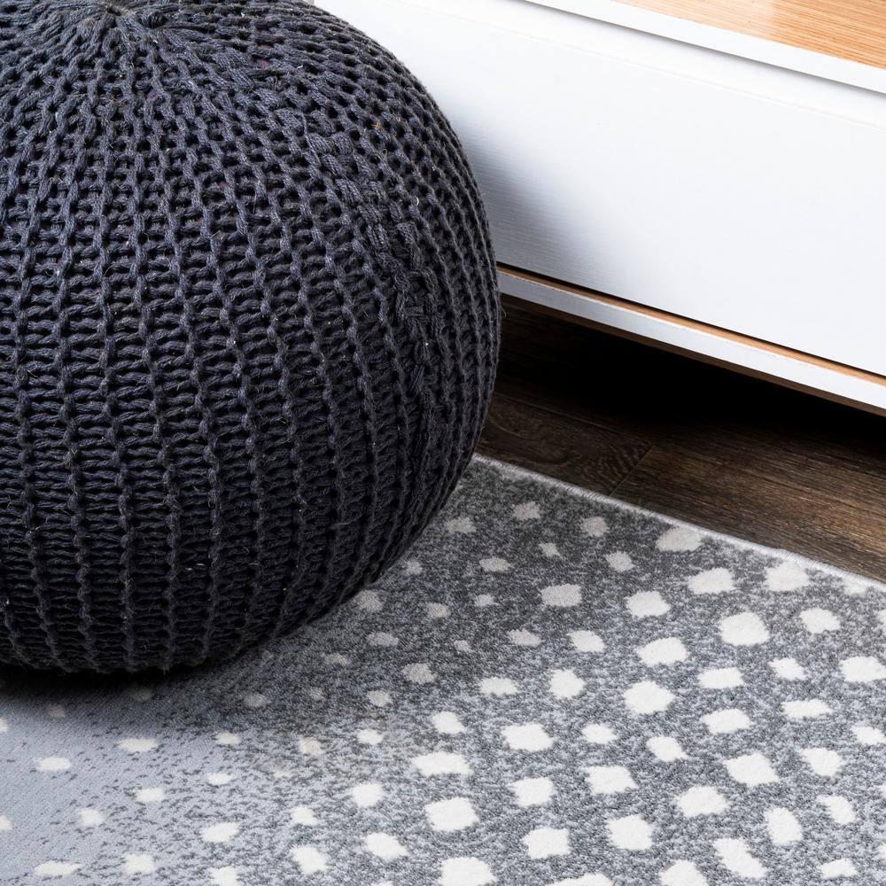 4'x 6' Antelope Modern Animal Area Rug, Light Gray/Cream - JONATHAN Y