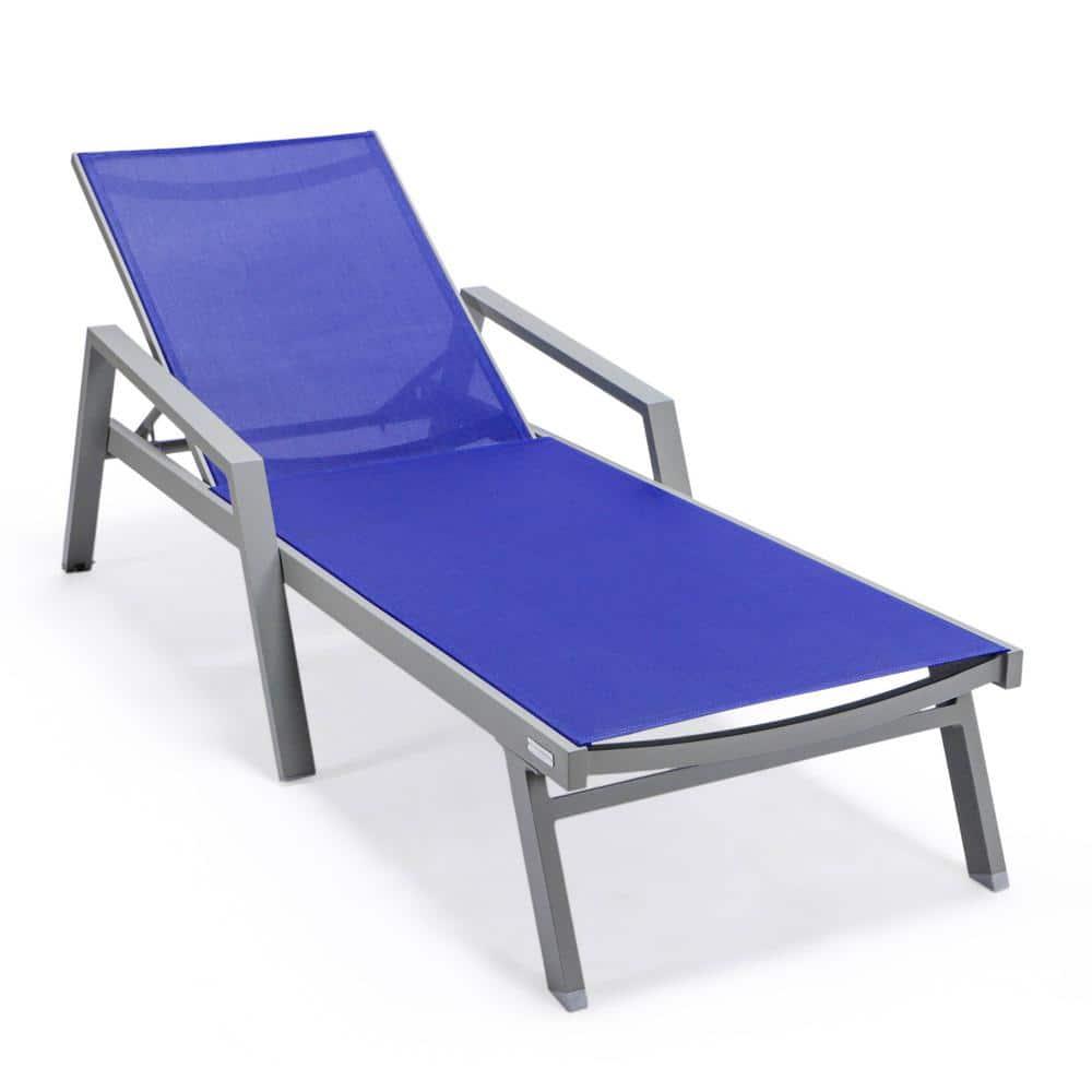 LeisureMod Outdoor Metal Chaise Lounge with Table (Set of 2)