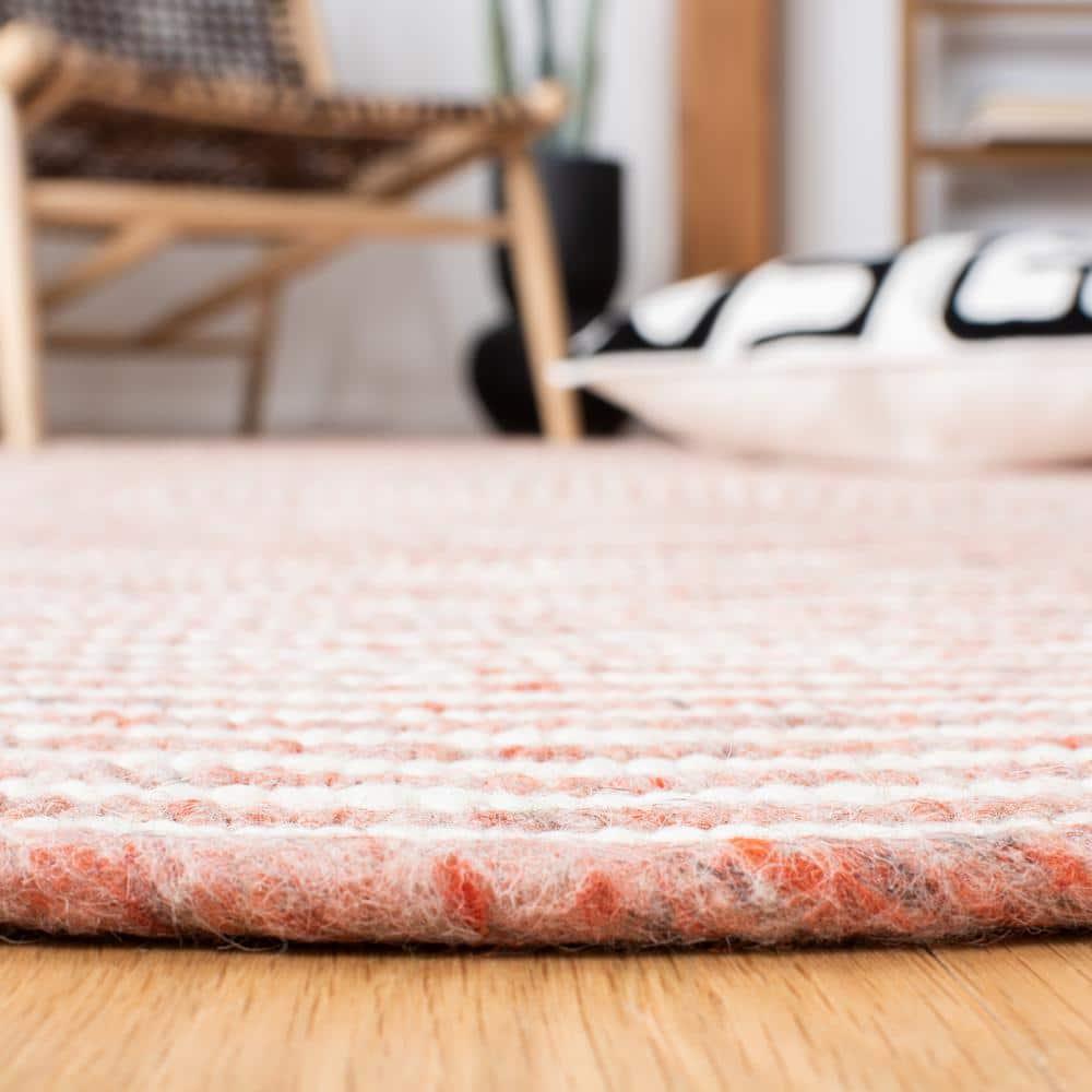 Braided BRD905 Hand Woven Area Rug - Red/Ivory - 3' round - Safavieh.