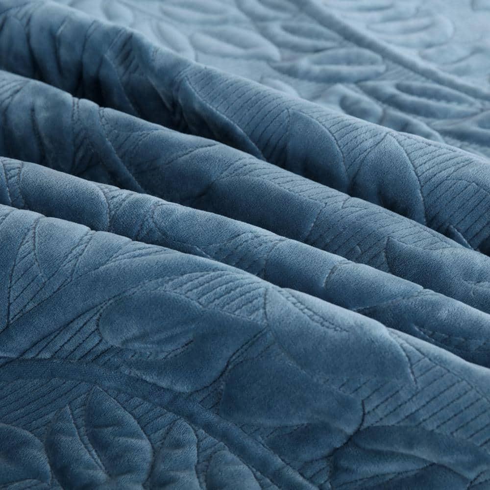 MarCielo Marcielo Oversized Embroidered Velvet Quilt Set With 2 Pillow Shams