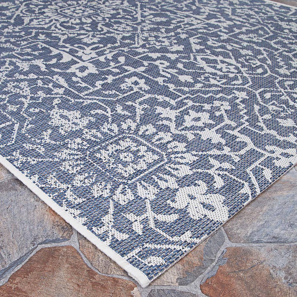 Couristan Monte Carlo Palmette Indoor/Outdoor Area Rug, 3'9" x 5'5", Navy-Ivory