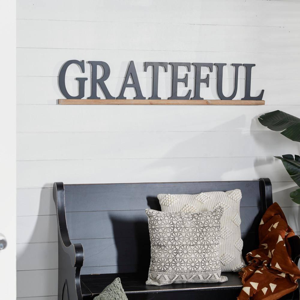 DecMode Black Wood Grateful Sign Wall Decor