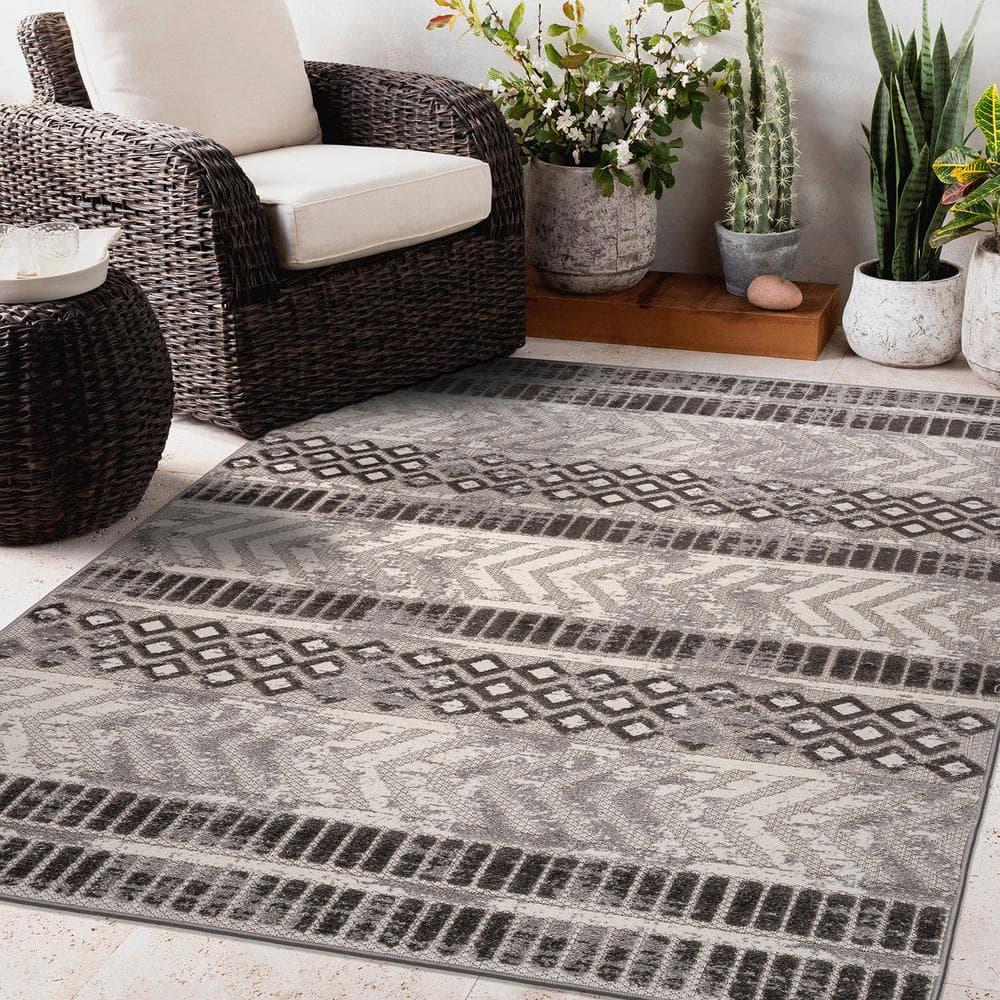 Gray 7 ft. 10 in. x 10 ft. Distressed Geometric Indoor/Outdoor Area Rug