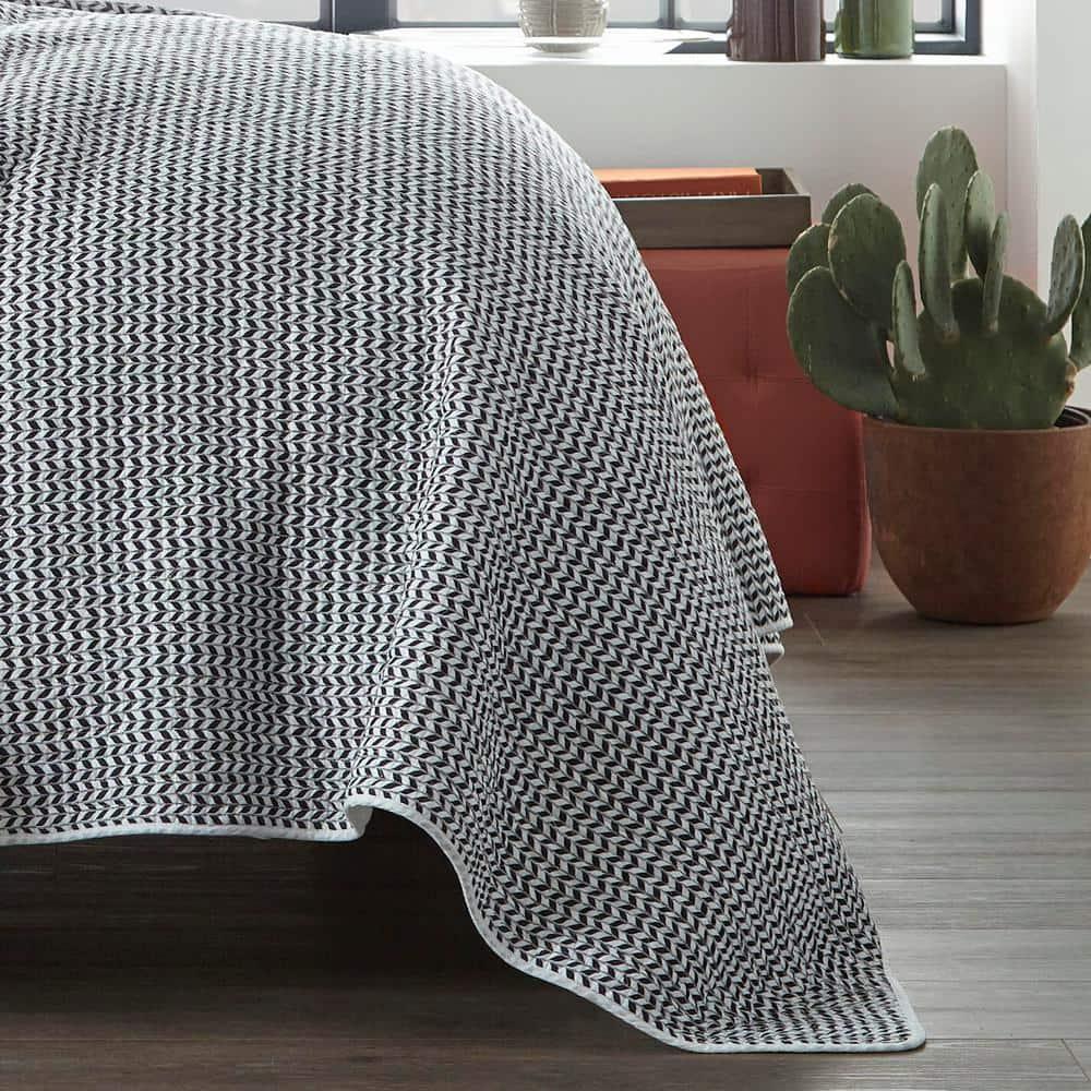 Leaves Standard Cotton Reversible Quilt Set