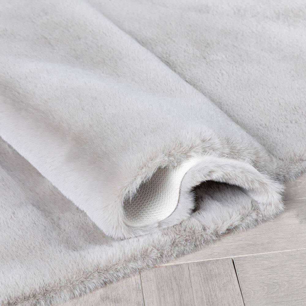 Well Woven Opal Crest Textured Solid White Modern Faux Fur 5'2" Heart Area Rug