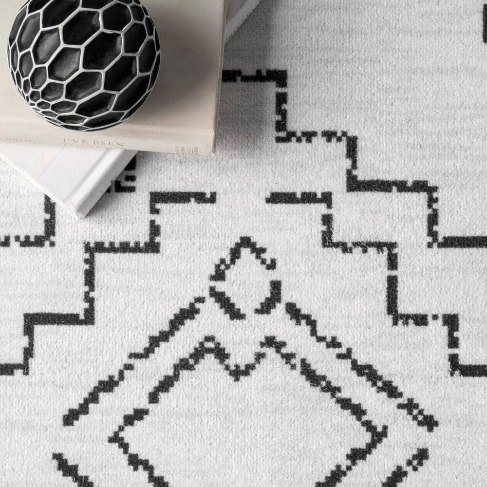 Nuloom Noa Geometric 6x9 Machine Washable Indoor Area Rug for Living Room Bedroom Dining Room Kitchen, White/Charcoal