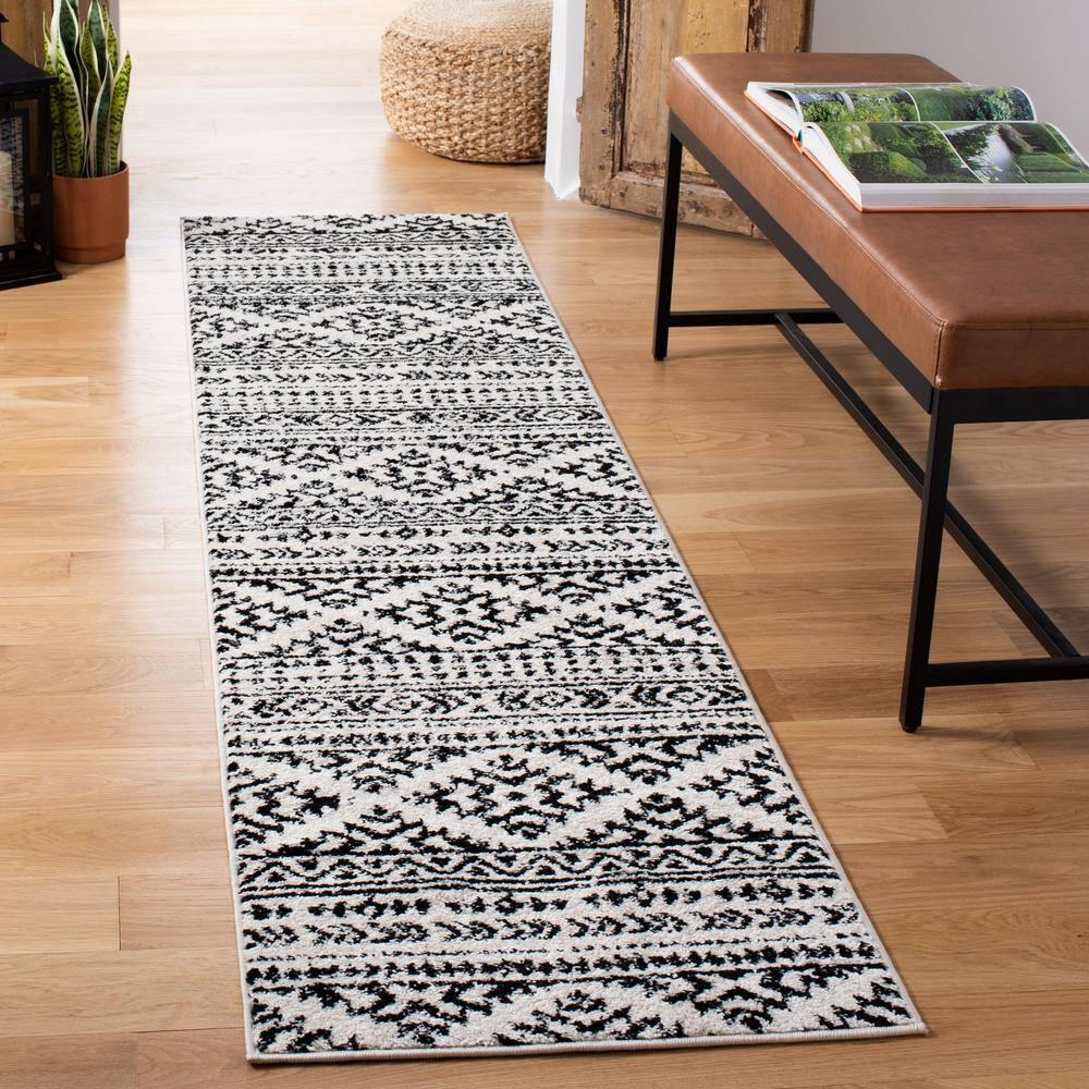 Tulum TUL272 Power Loomed Runner Rug - Ivory/Black - 2'x8' - Safavieh.