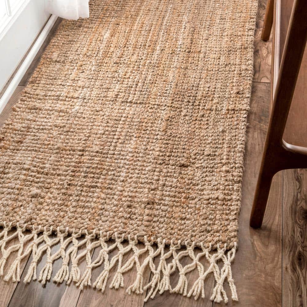 nuLOOM Raleigh Farmhouse Jute Tasseled Area Rug, Runner 2' 6" x 6', Natural
