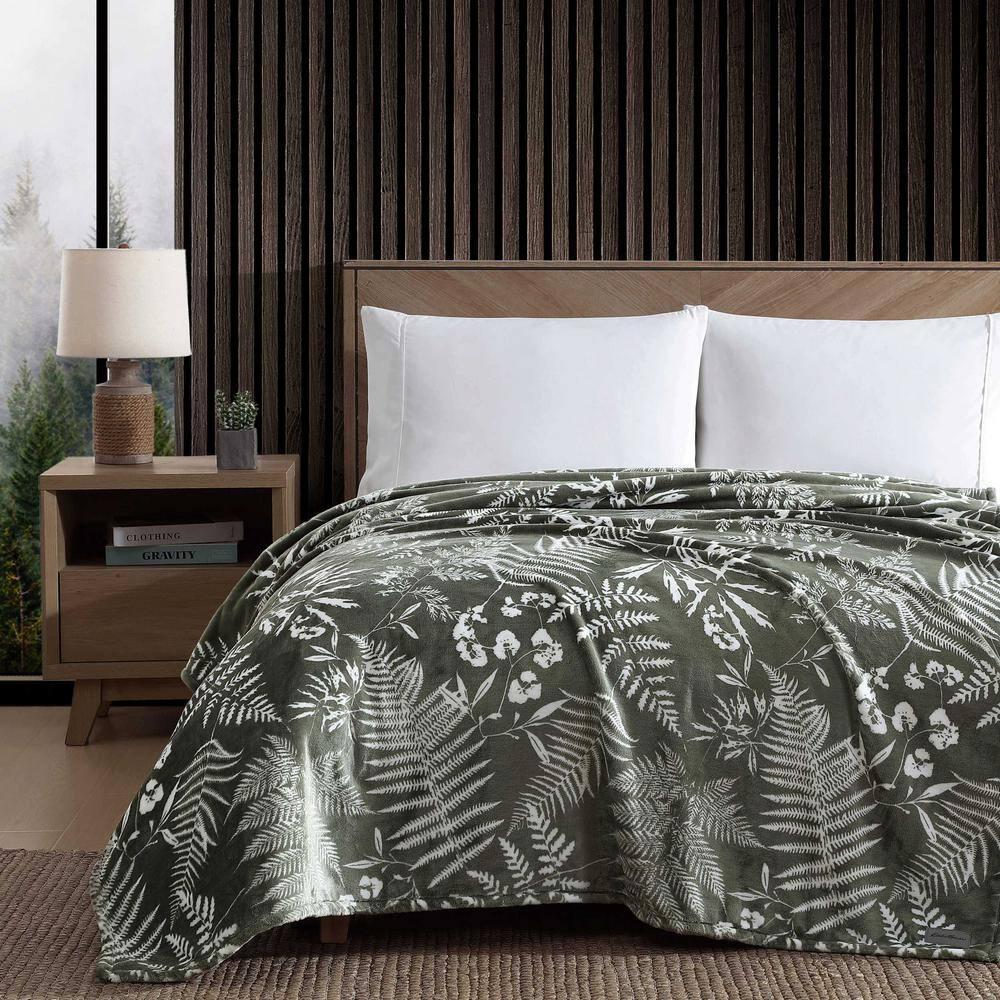 Eddie Bauer Eddie Bauer Printed Ultra Soft Plush Fleece Reversible Blanket