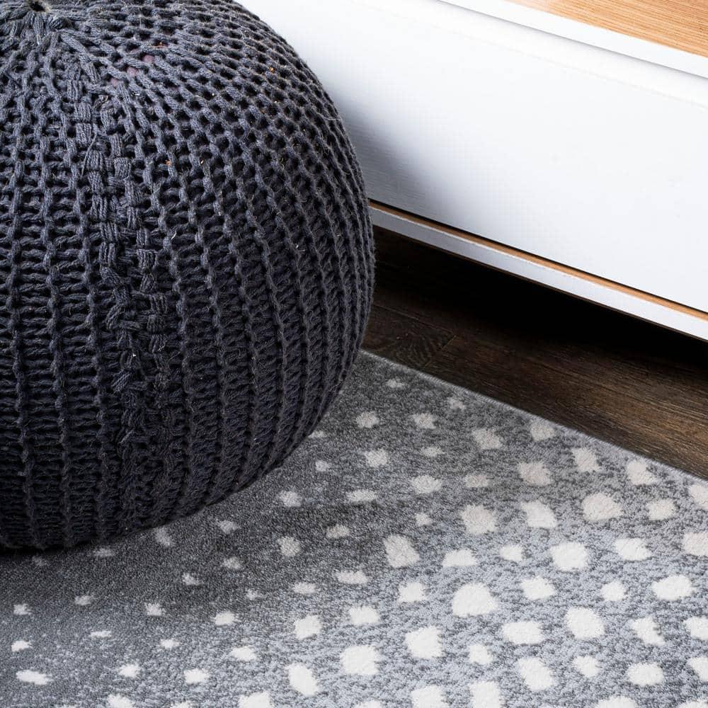 4'x 6' Antelope Modern Animal Area Rug, Gray/Cream - JONATHAN Y