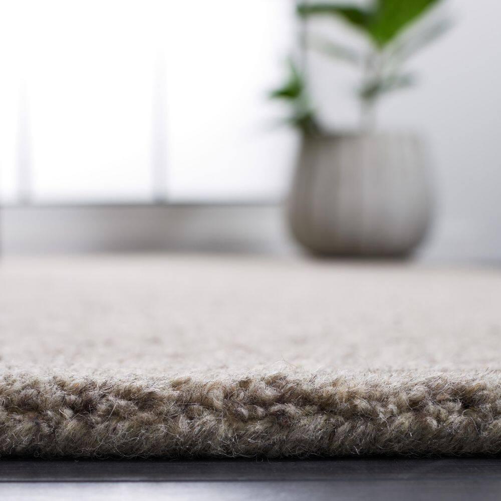 SAFAVIEH Himalaya Flanagan Solid Area Rug, Light Grey, 4' x 6'