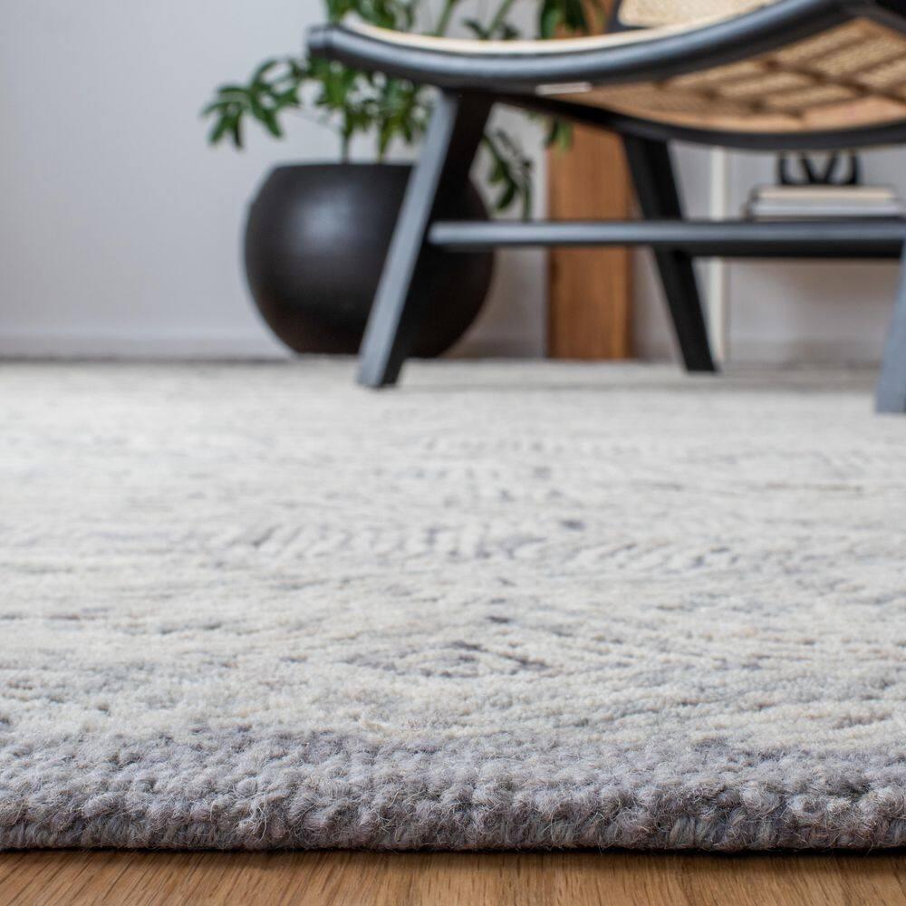 Ikat IKT506 Hand Tufted Area Rug - Silver - 4'x6' - Safavieh