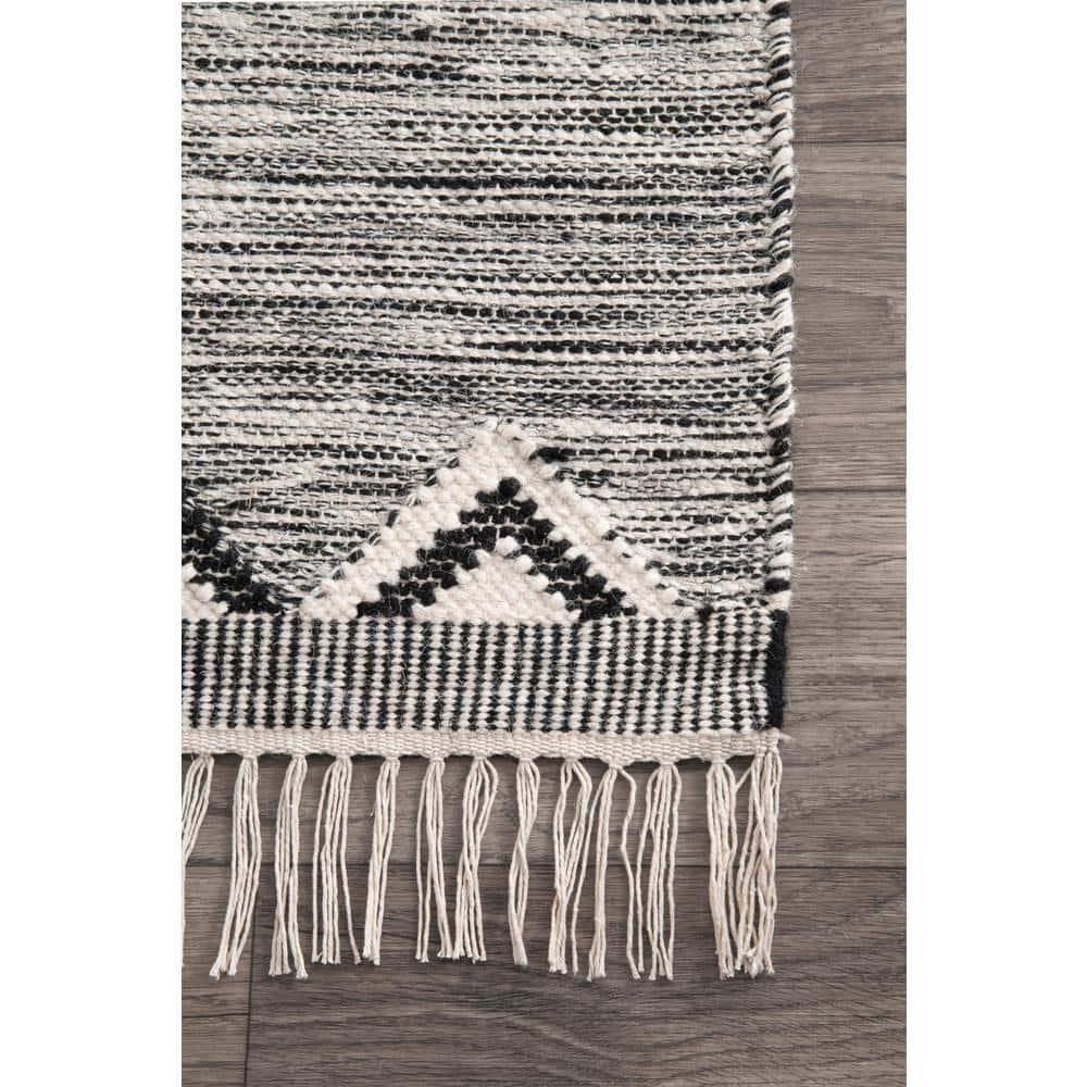 Nuloom Savannah Diamond 2x3 Wool Accent Indoor Area Rug for Living Room Bedroom Dining Room Entryway Kitchen, Black/Ivory