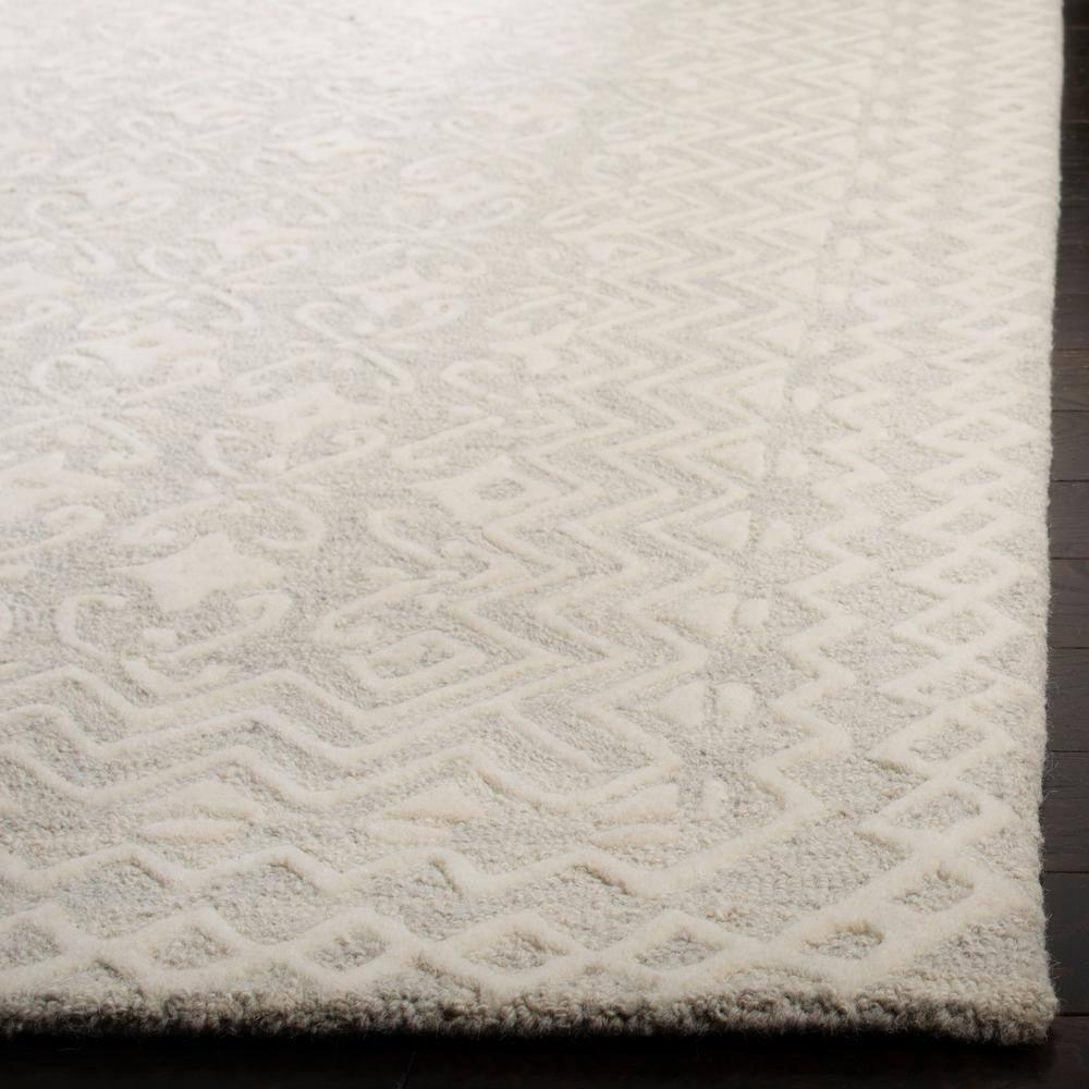Blossom BLM114 Hand Tufted Area Rug - Grey/Ivory - 4'x6' - Safavieh..