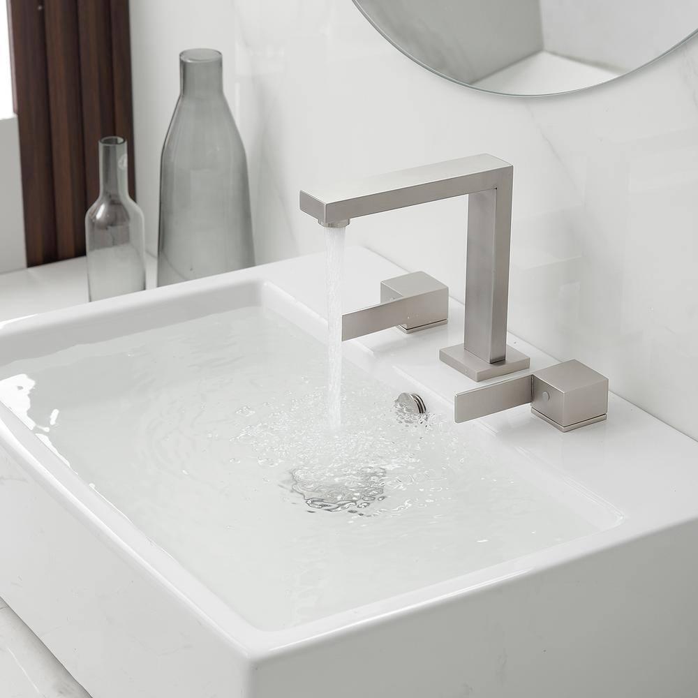 Widespread Single-handle Bathroom Faucet with Drain Assembly
