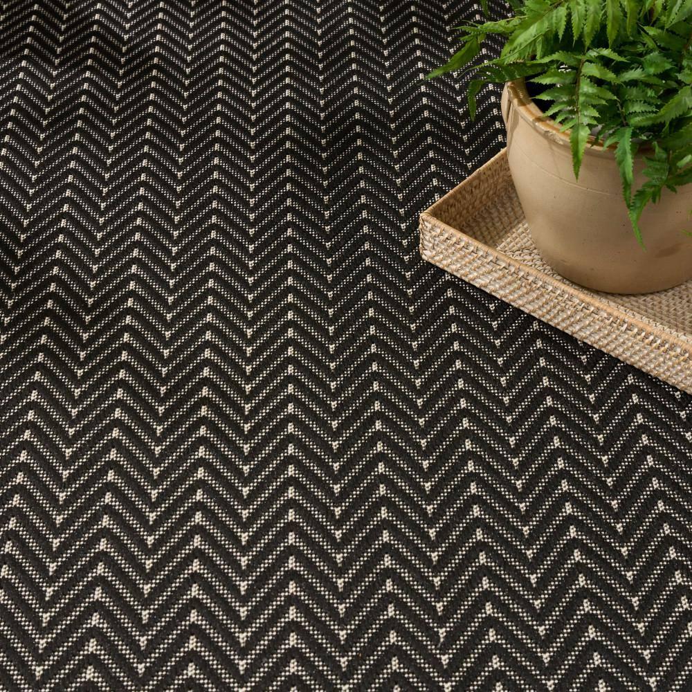 Nourison Horizon Indoor/Outdoor 4' x 6' Black Modern Rug