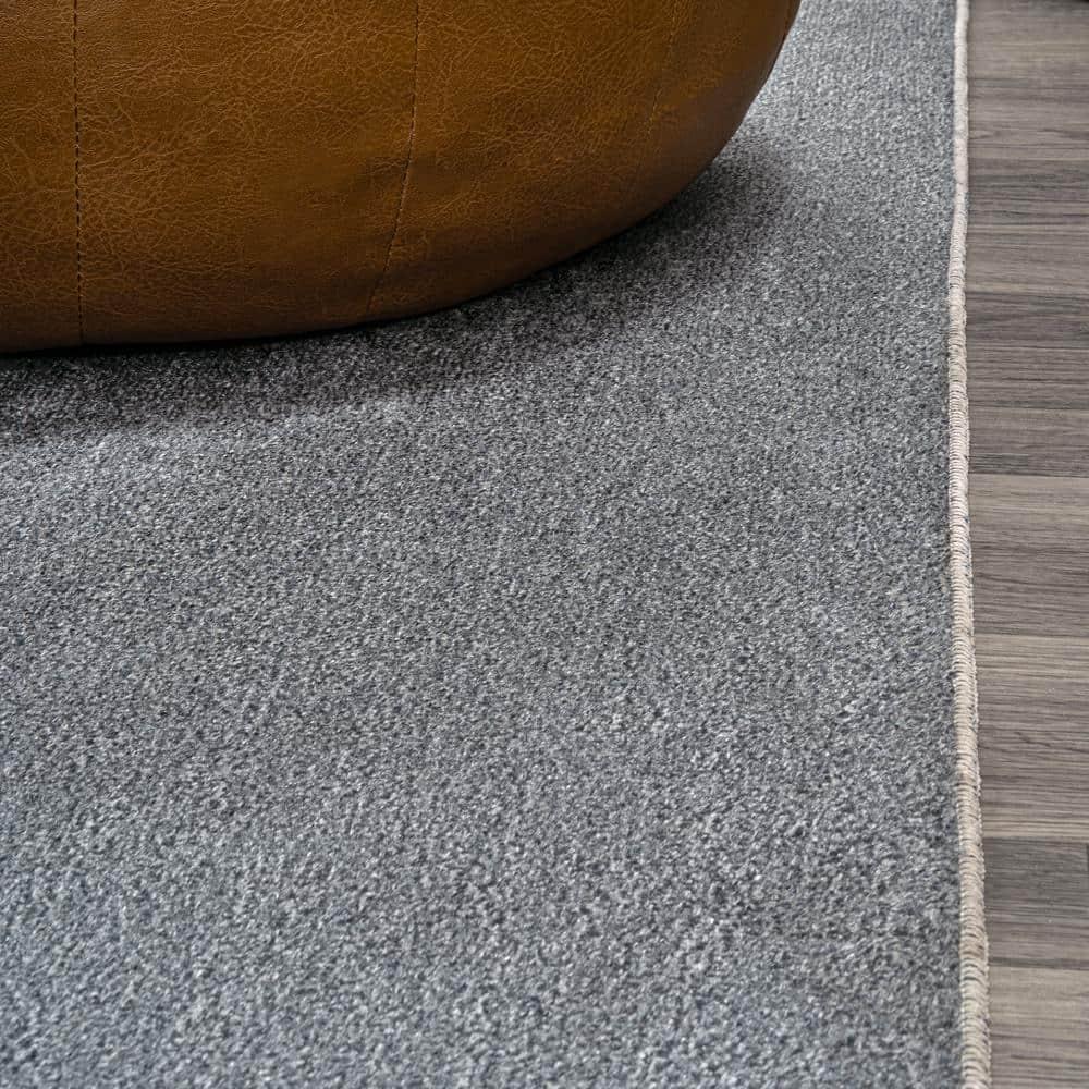 JONATHAN Y Twyla Classic Solid Low-Pile Machine-Washable Gray 3 ft. x 5 ft. Area Rug