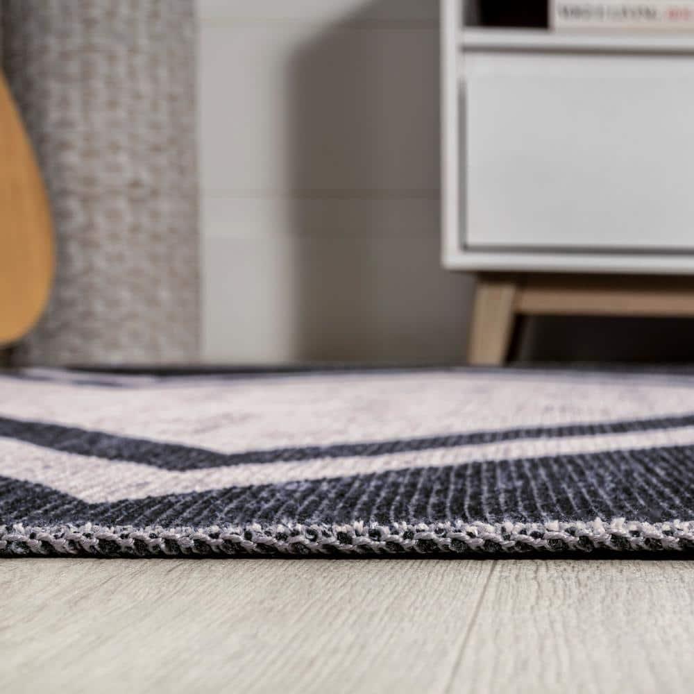 4' x 6' Siksak Modern Chevron Border Machine-Washable Area Rug, Ivory/Black - JONATHAN Y