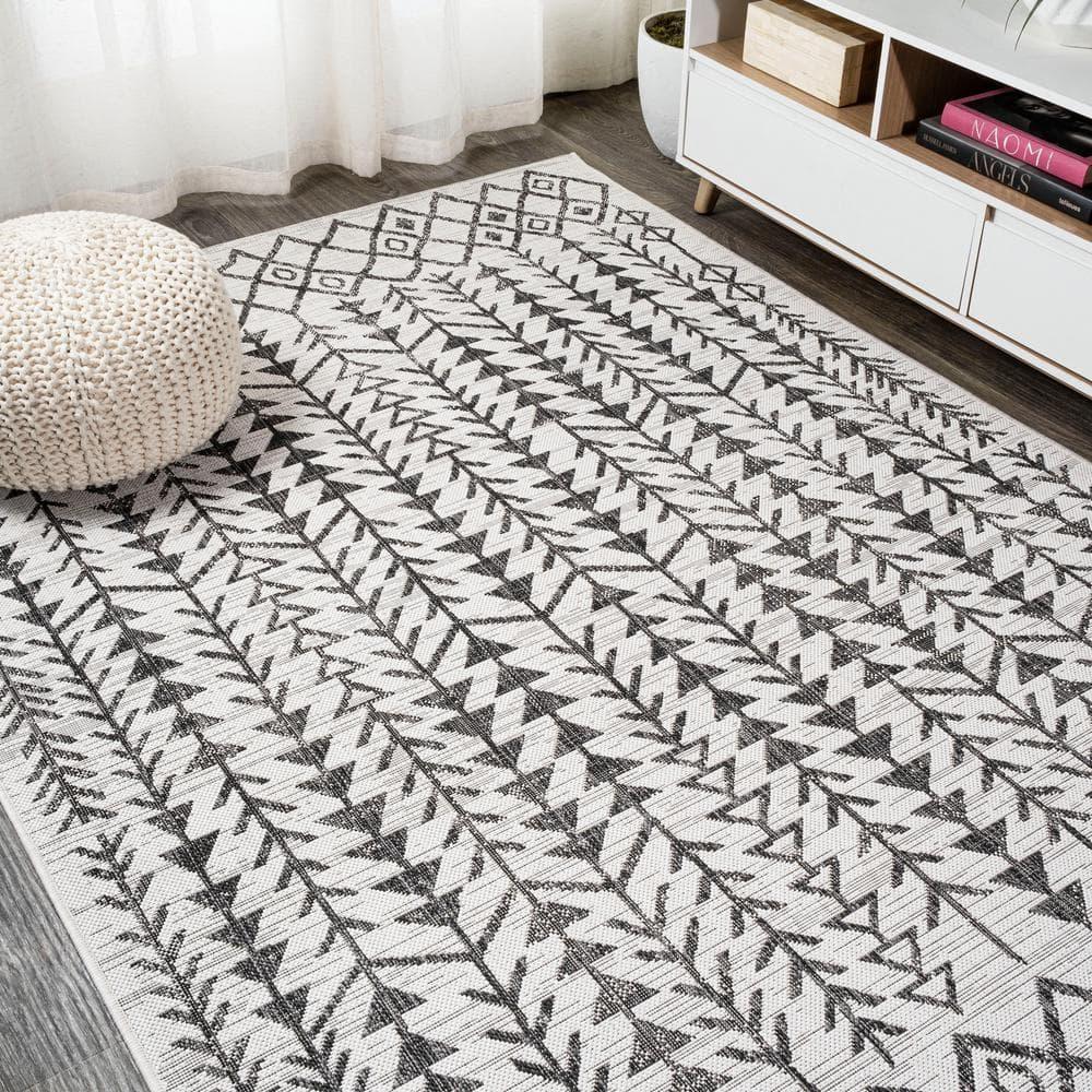 4'x6' Tokay Bohemian Geometric Indoor/Outdoor Area Rug, Ivory/Black - JONATHAN Y
